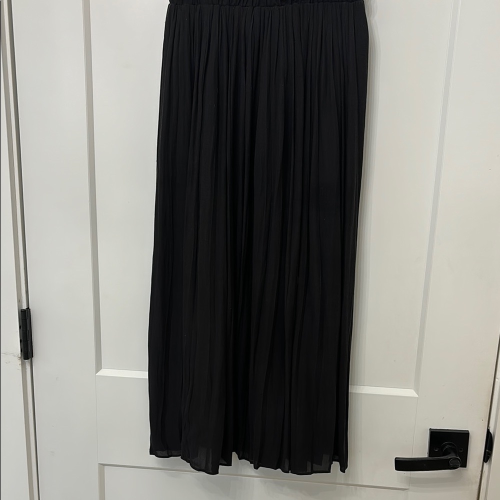 Elegant Black Pleated Skirt